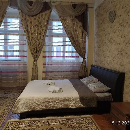 Apartment On Rynok Square Lviv Exterior foto