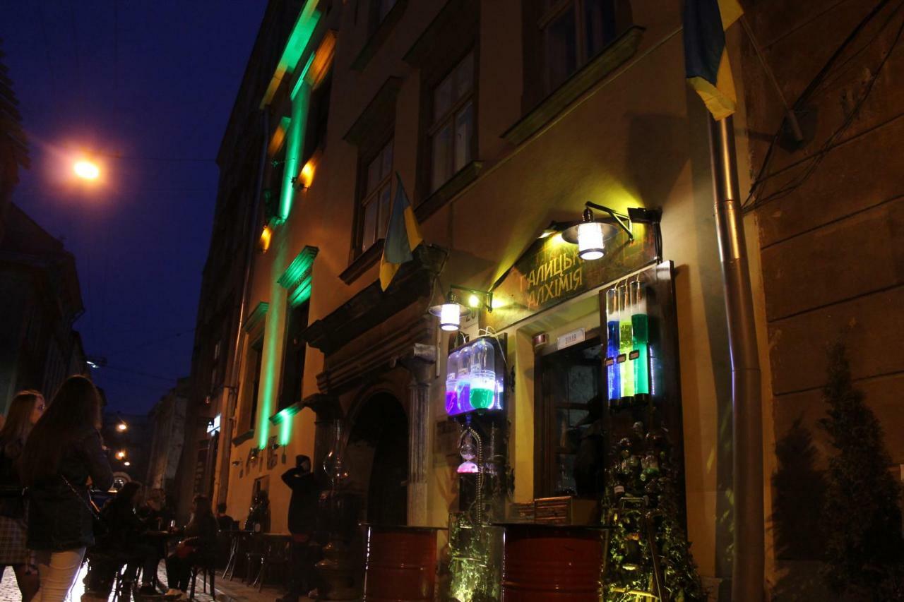 Apartment On Rynok Square Lviv Exterior foto